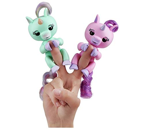 Fingerlings Playset with 2 Fingerlings Unicorns | Girls Gift Idea 